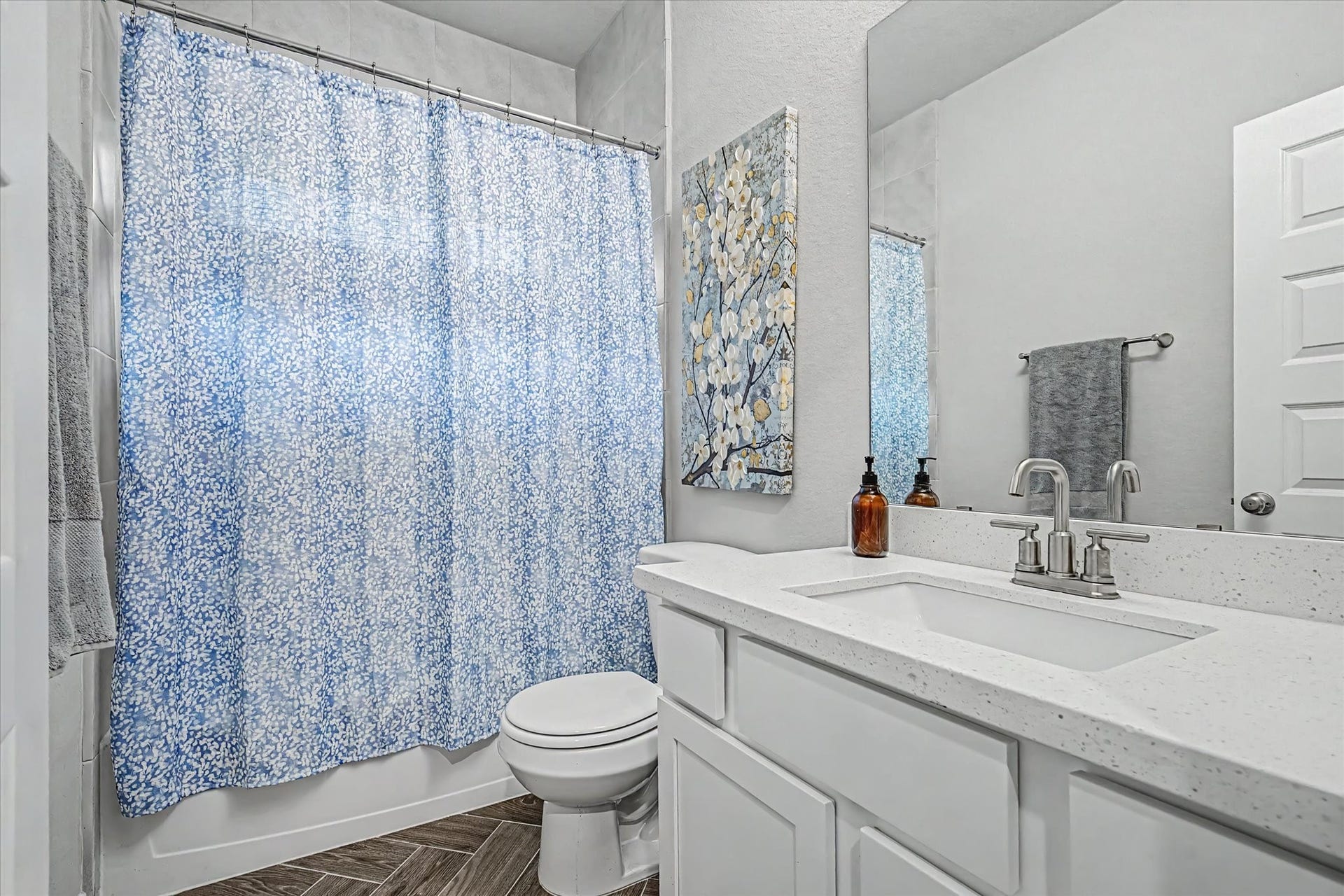 1931 Middle Pass Lane, Angleton, TX 77515