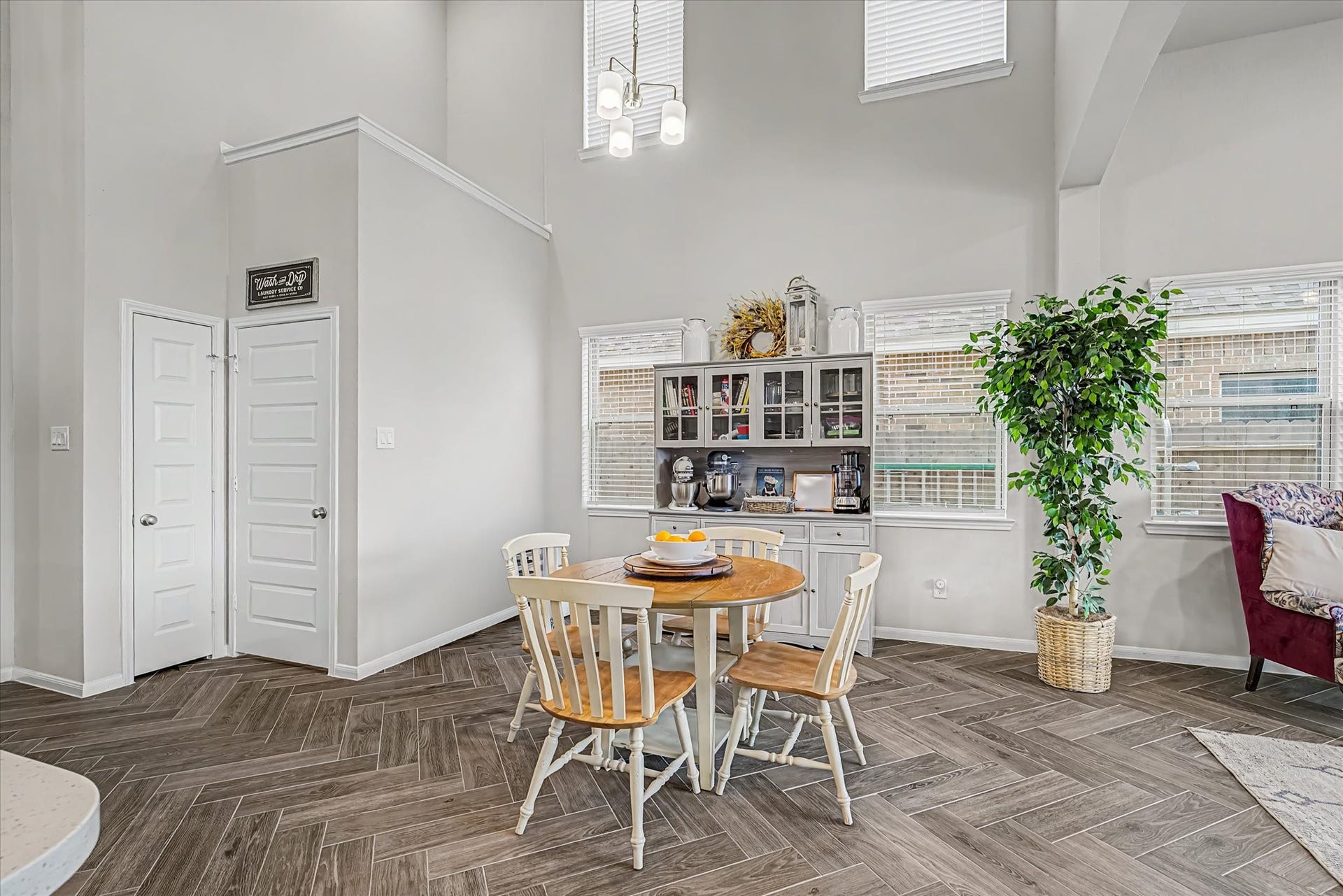 1931 Middle Pass Lane, Angleton, TX 77515