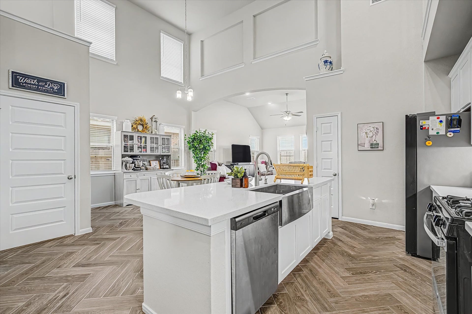 1931 Middle Pass Lane, Angleton, TX 77515