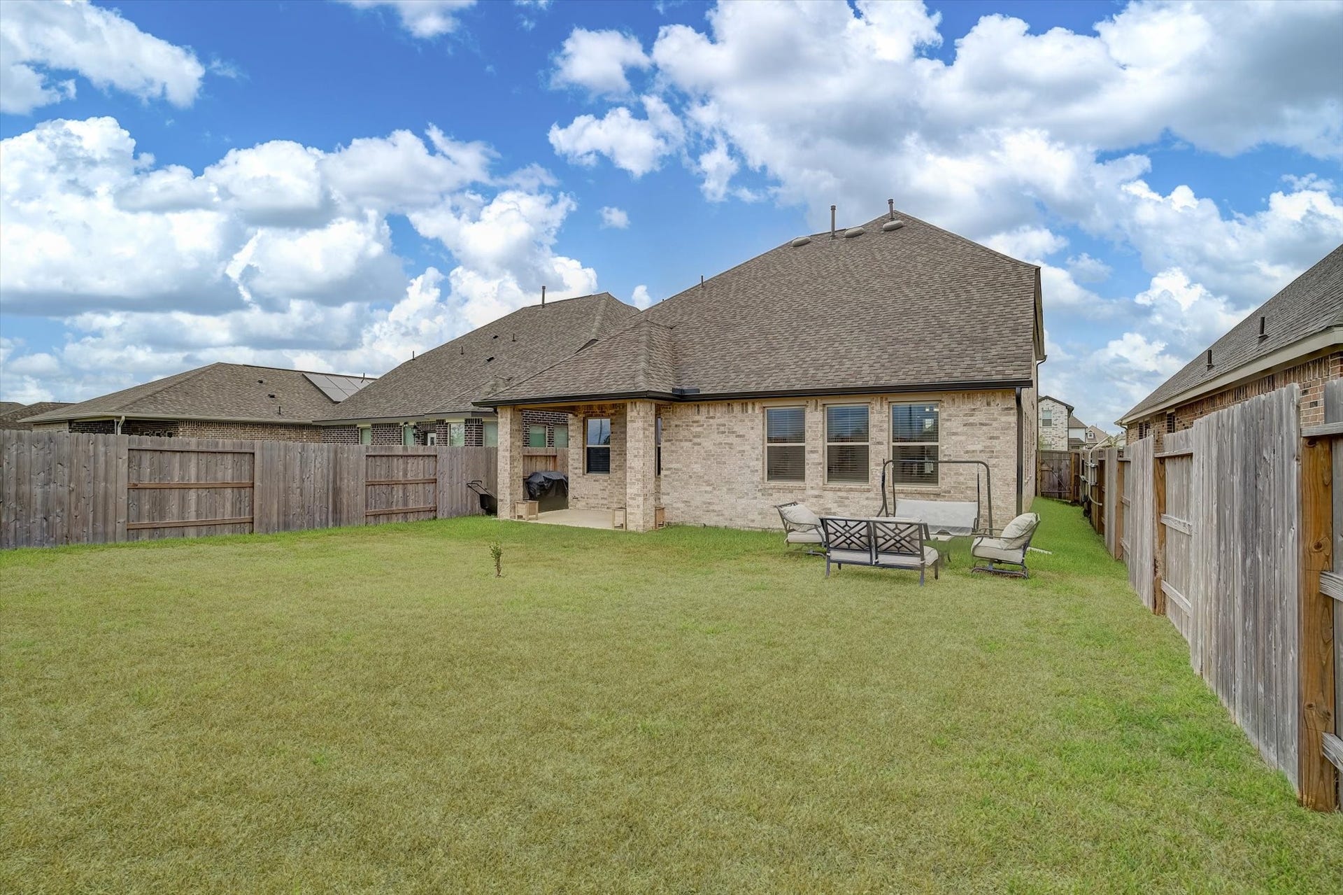 1931 Middle Pass Lane, Angleton, TX 77515