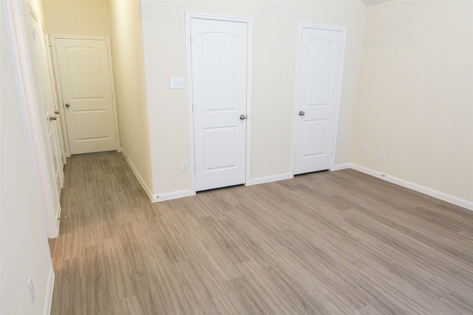 844 Canton Grass Lane, La Marque, TX 77568 Photos may be representative of the floor plan and not the exact home. Finishes, layout, and features of the actual property for lease may vary.