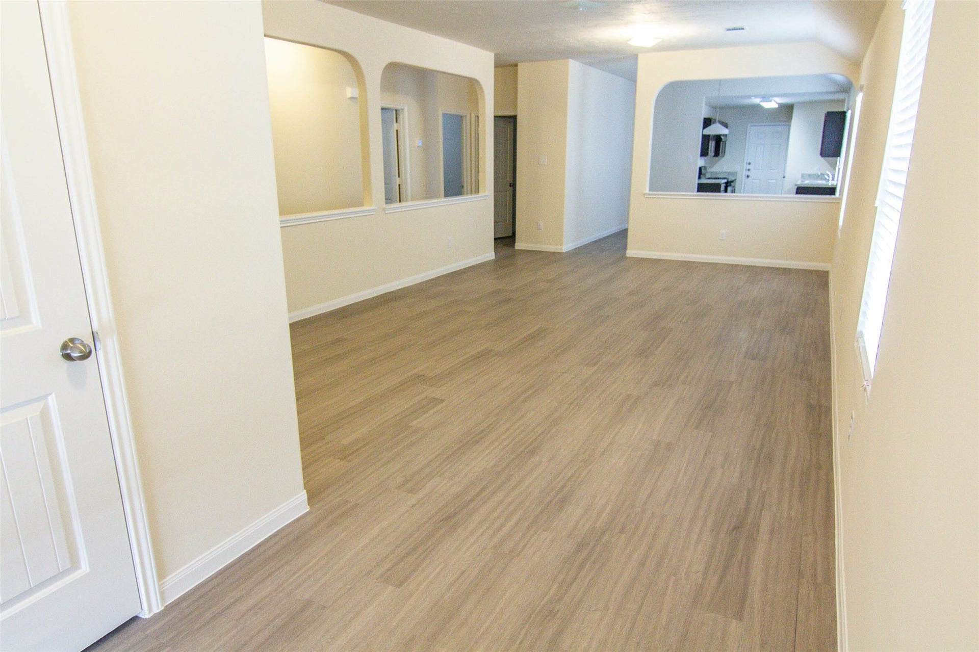 844 Canton Grass Lane, La Marque, TX 77568 Photos may be representative of the floor plan and not the exact home. Finishes, layout, and features of the actual property for lease may vary.