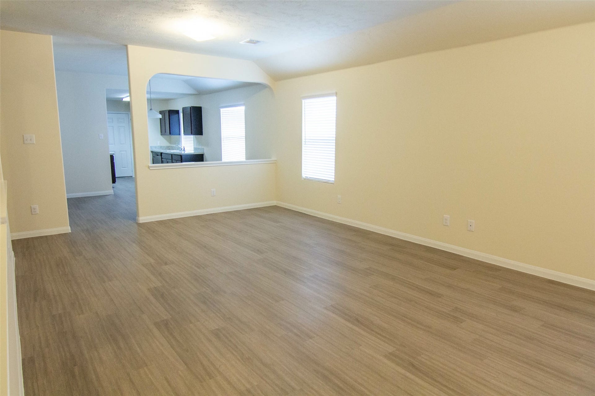 844 Canton Grass Lane, La Marque, TX 77568 Photos may be representative of the floor plan and not the exact home. Finishes, layout, and features of the actual property for lease may vary.