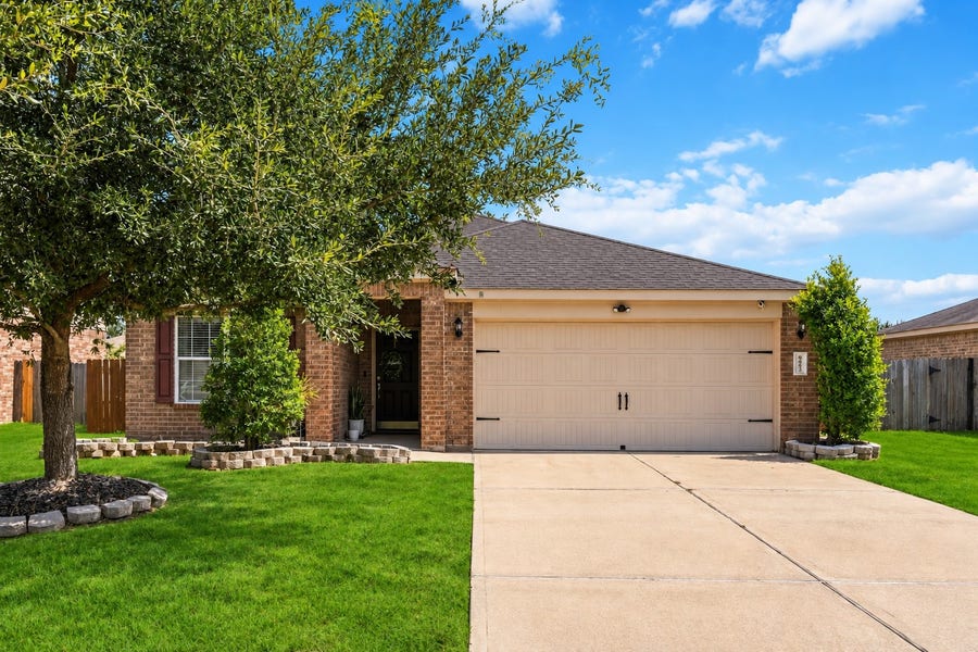Property photo for 9903 Garnet Springs Drive, Rosharon, TX