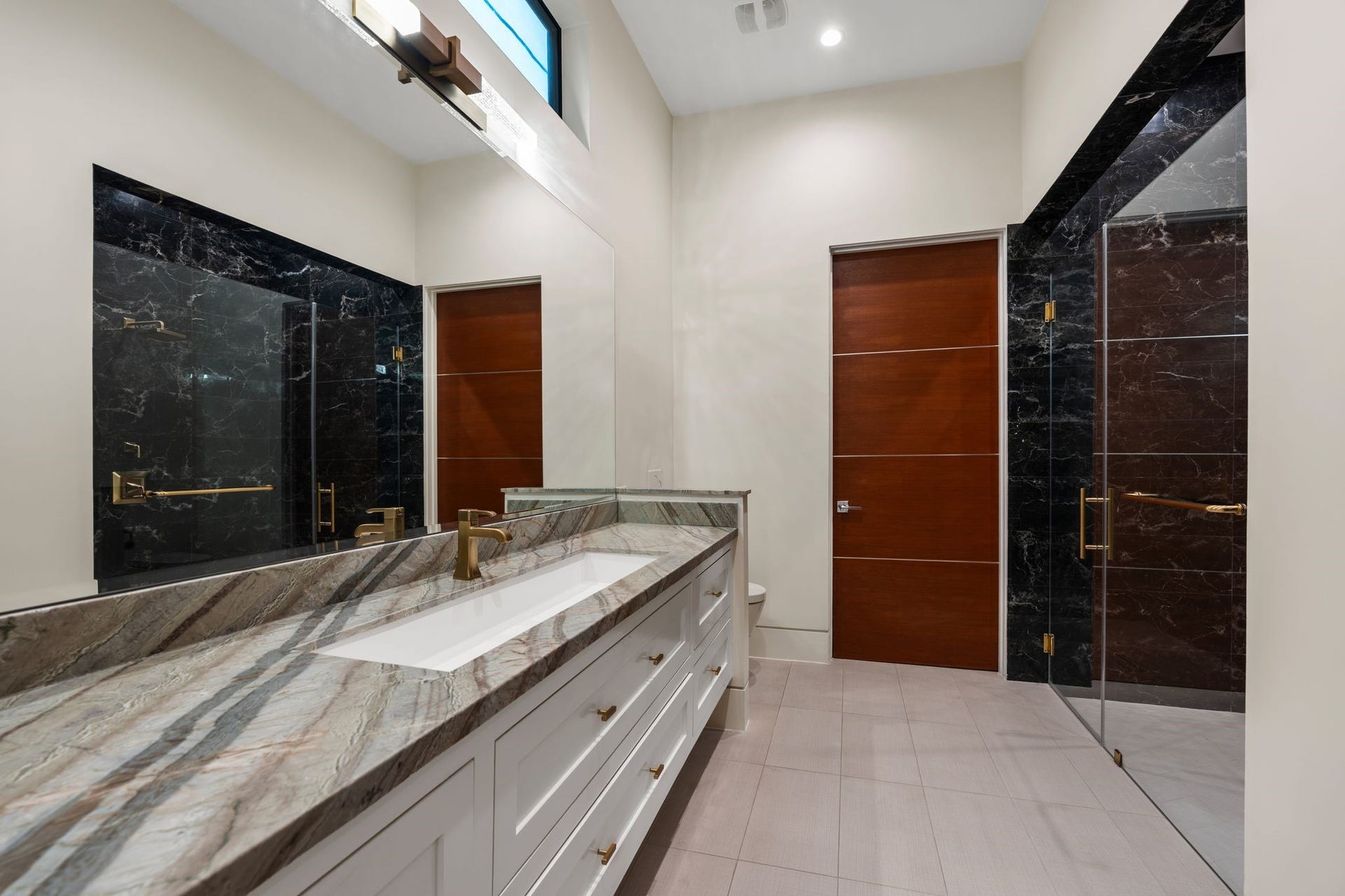 3002 Ferndale Street, Houston, TX 77098 Secondary Bedroom | En suite Bathroom