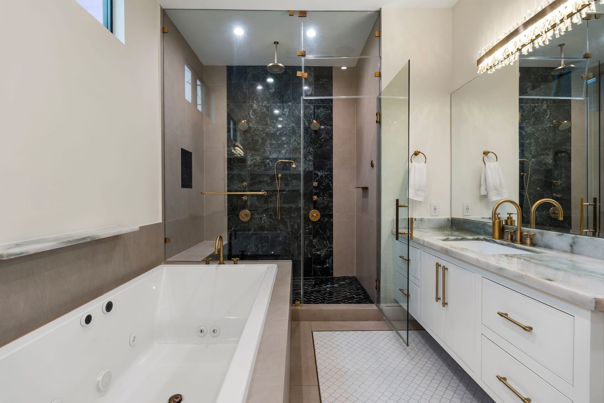 3002 Ferndale Street, Houston, TX 77098 Primary Bathroom