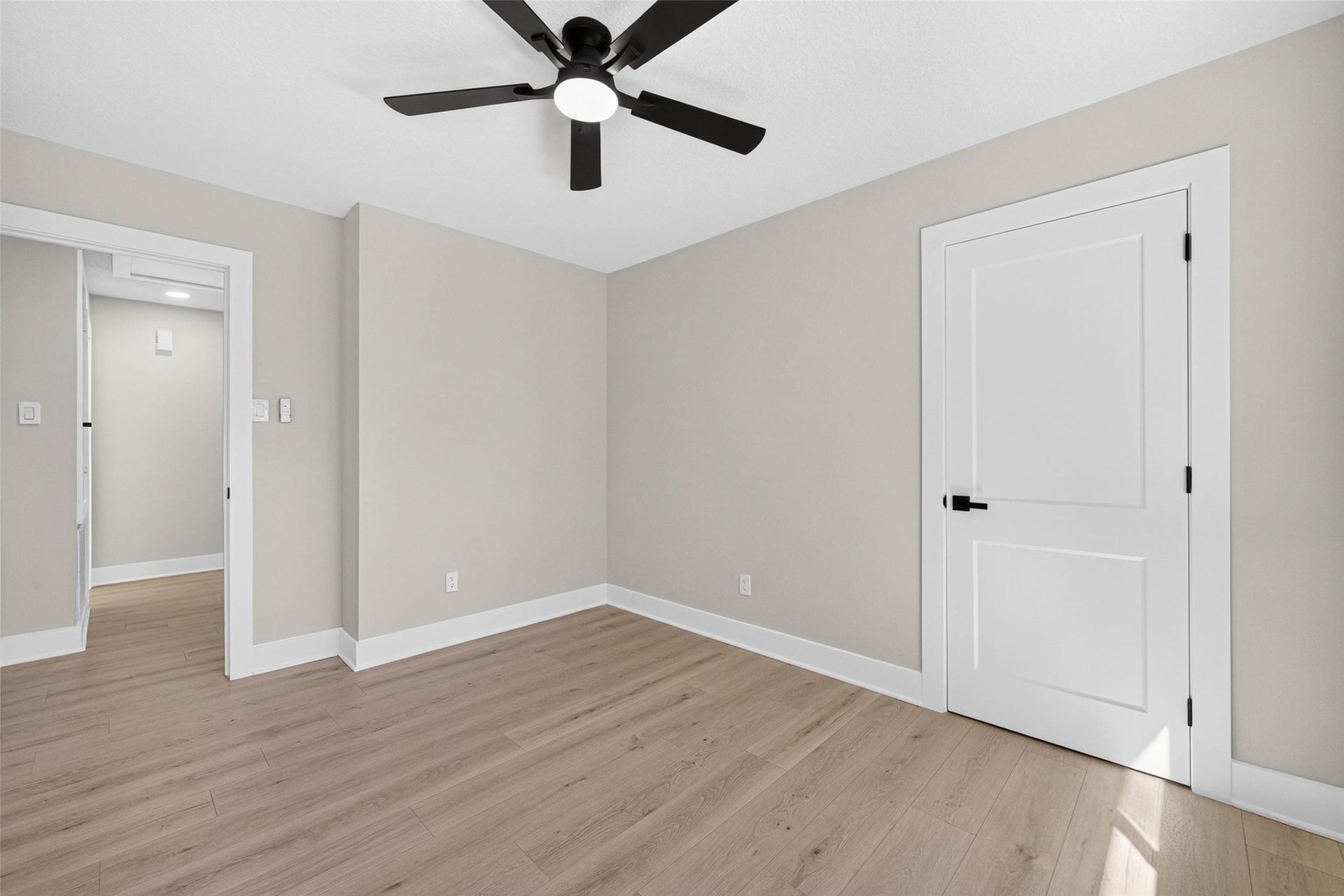 1723 Oak Ridge Drive, Kemah, TX 77565 Secondary bedroom.