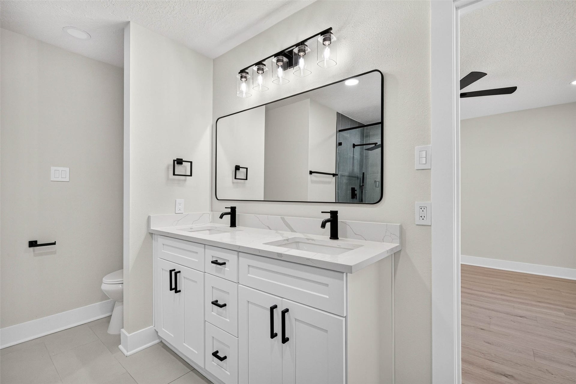 1723 Oak Ridge Drive, Kemah, TX 77565 Double sinks in the primary bathroom.