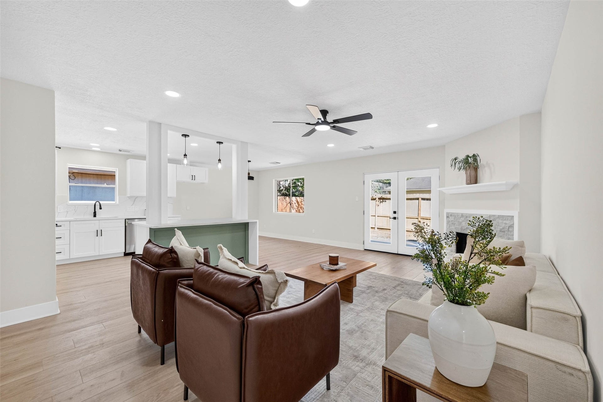 1723 Oak Ridge Drive, Kemah, TX 77565 1723 Oak Ridge Drive, Kemah, TX 77565