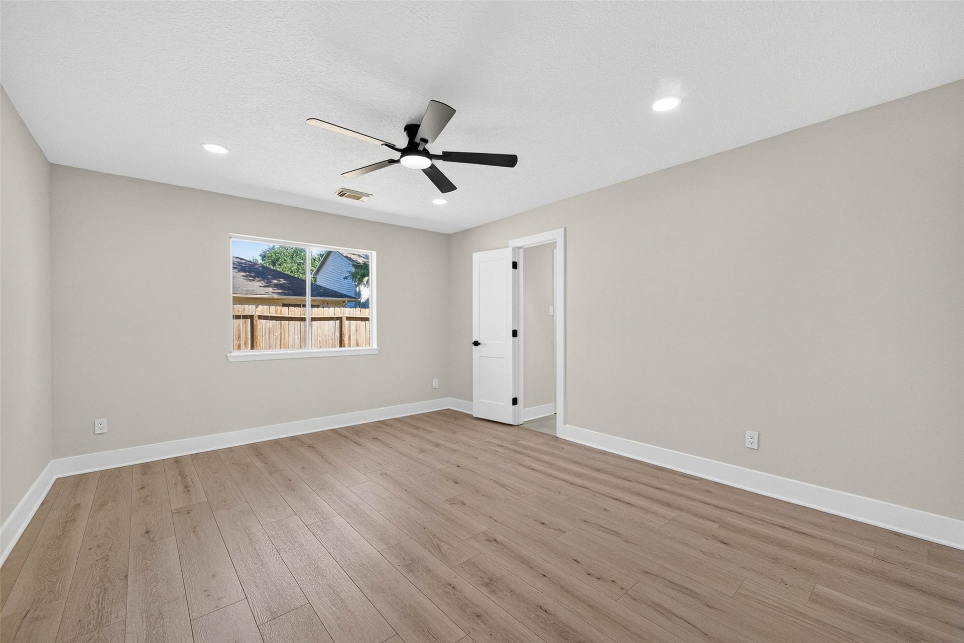 1723 Oak Ridge Drive, Kemah, TX 77565 Secondary bedroom.