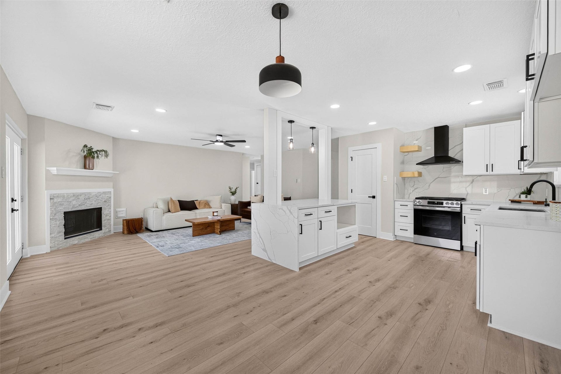 1723 Oak Ridge Drive, Kemah, TX 77565 1723 Oak Ridge Drive, Kemah, TX 77565