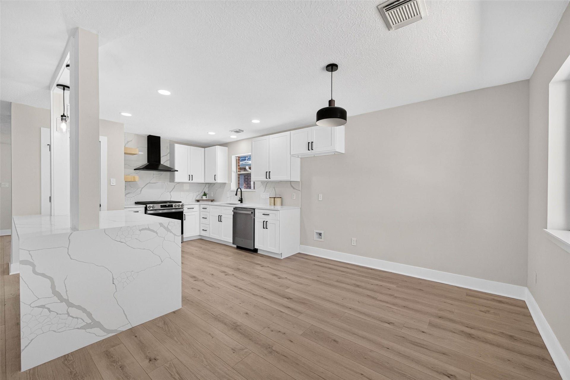 1723 Oak Ridge Drive, Kemah, TX 77565 1723 Oak Ridge Drive, Kemah, TX 77565