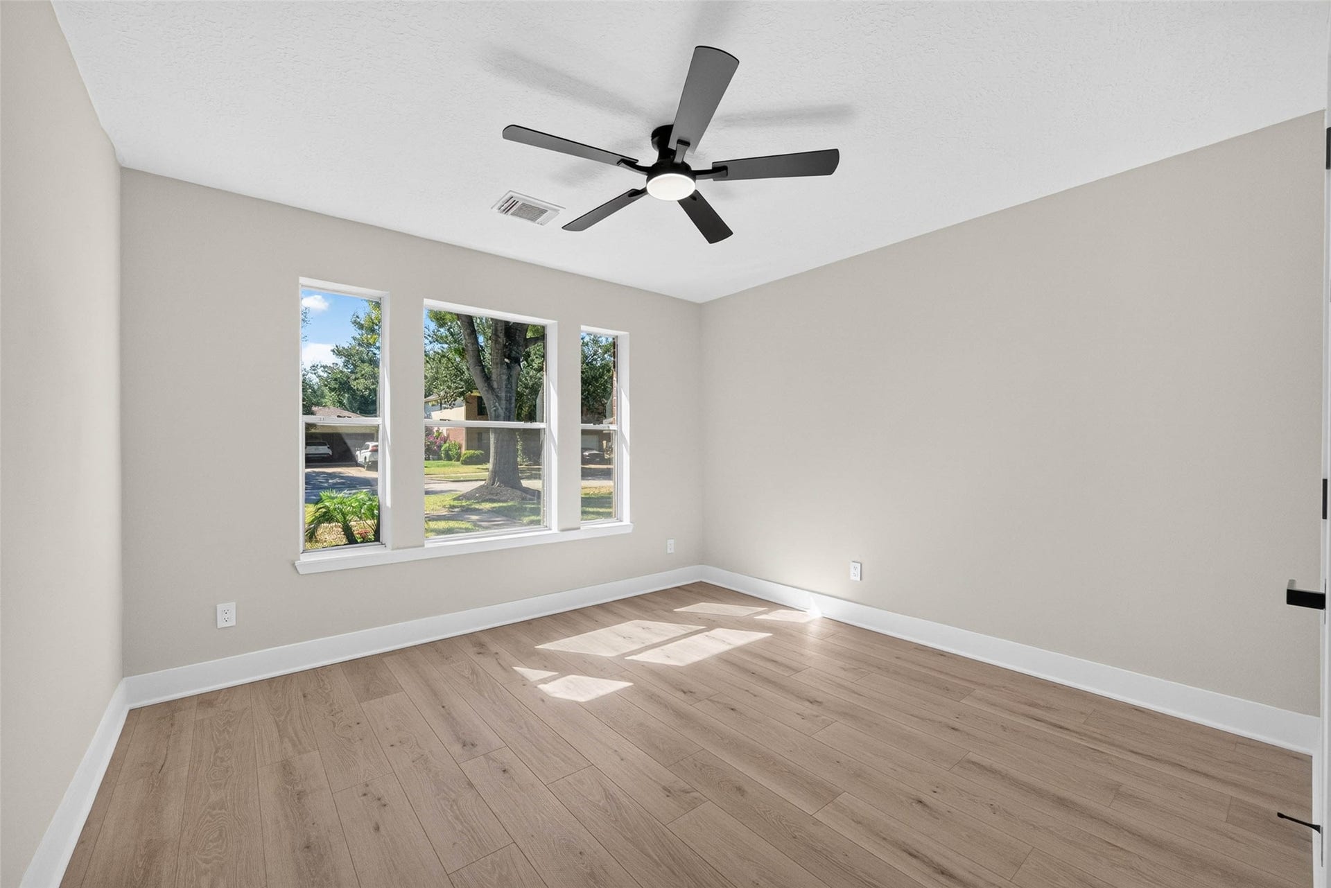 1723 Oak Ridge Drive, Kemah, TX 77565 Secondary bedroom.