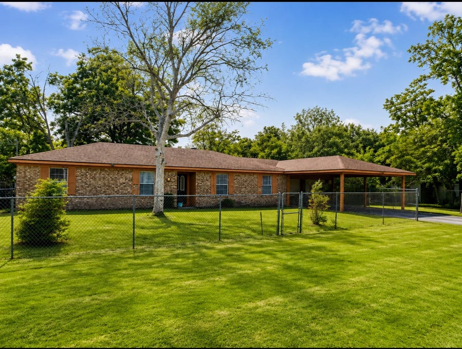 Property photo for 2616 Texas Avenue, Dickinson, TX