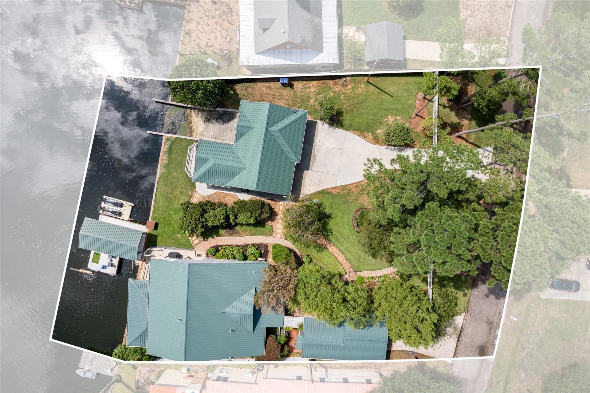 16372 Lochness Dr Drive, Willis, TX 77318 Over 23,000 Sq.Ft of private completely fenced Lake Front Property