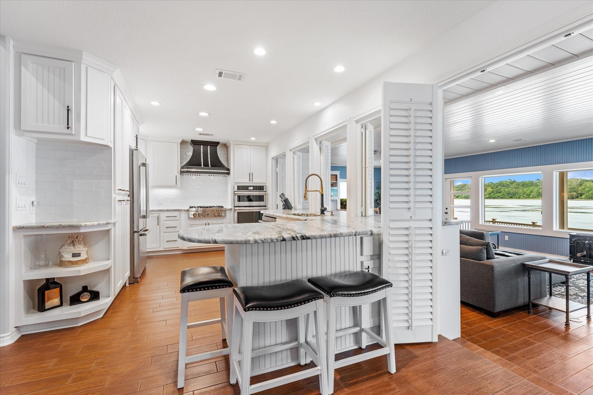 16372 Lochness Dr Drive, Willis, TX 77318 Updated Kitchen with Soft Close Drawers