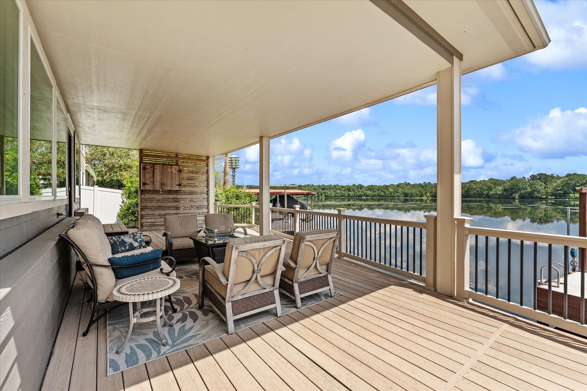 16372 Lochness Dr Drive, Willis, TX 77318 Outdoor Living room