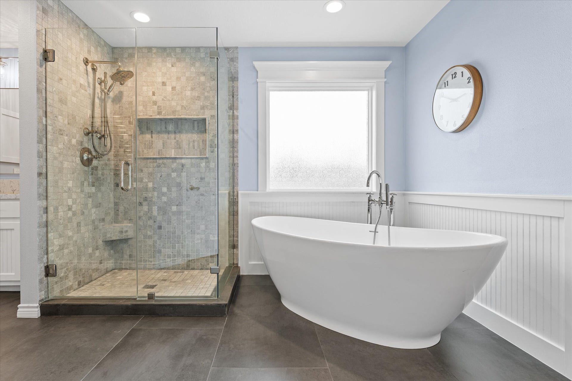16372 Lochness Dr Drive, Willis, TX 77318 Mater Bathroom with Pfister Faucets with Lifttime Warranties