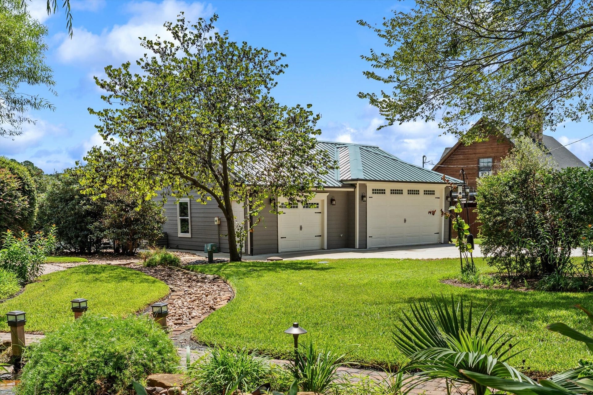16372 Lochness Dr Drive, Willis, TX 77318 Workshop, Drive Through Garage. Guest House is behind the workshop on the waterside.