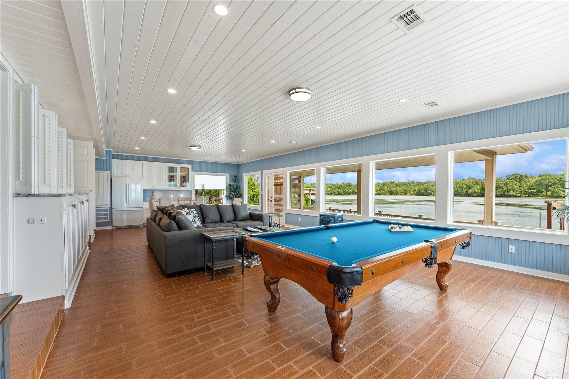 16372 Lochness Dr Drive, Willis, TX 77318 Multi Purpose Lake View Room. Look at those new windows!