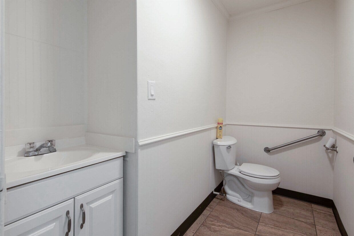 825 Fairmont Parkway, Pasadena, TX 77504 825 Fairmont Parkway, Pasadena, TX 77504