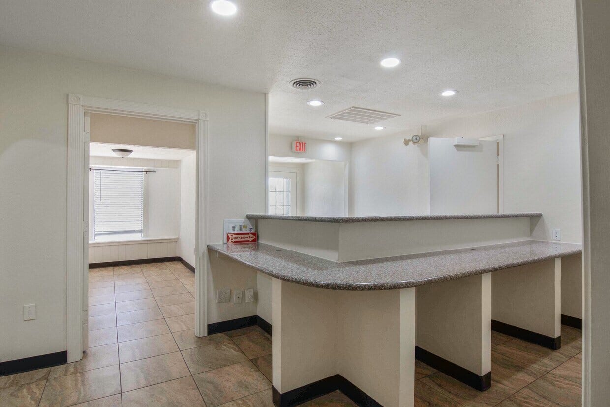 825 Fairmont Parkway, Pasadena, TX 77504 825 Fairmont Parkway, Pasadena, TX 77504