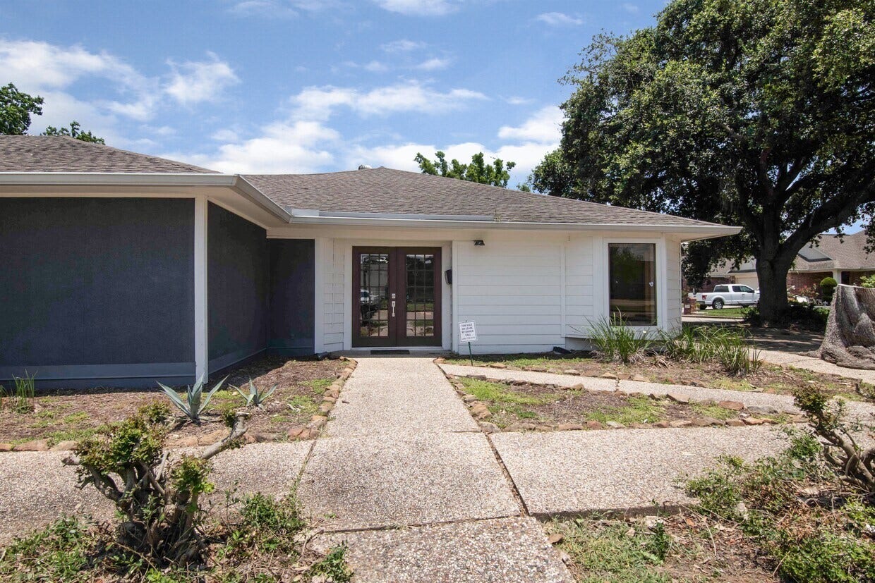 825 Fairmont Parkway, Pasadena, TX 77504 825 Fairmont Parkway, Pasadena, TX 77504