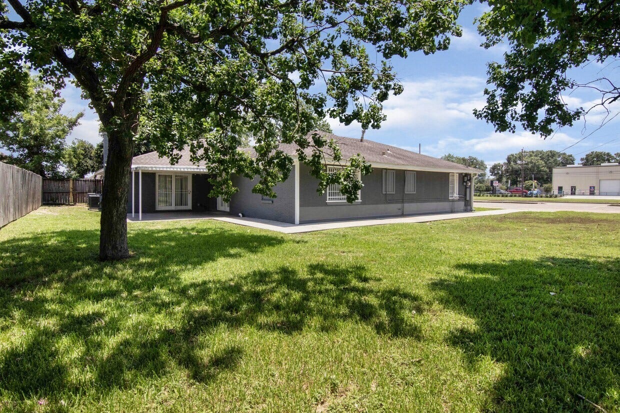 825 Fairmont Parkway, Pasadena, TX 77504 825 Fairmont Parkway, Pasadena, TX 77504
