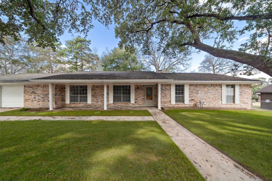 Property photo for 1104 Hillcrest Drive, Conroe, TX