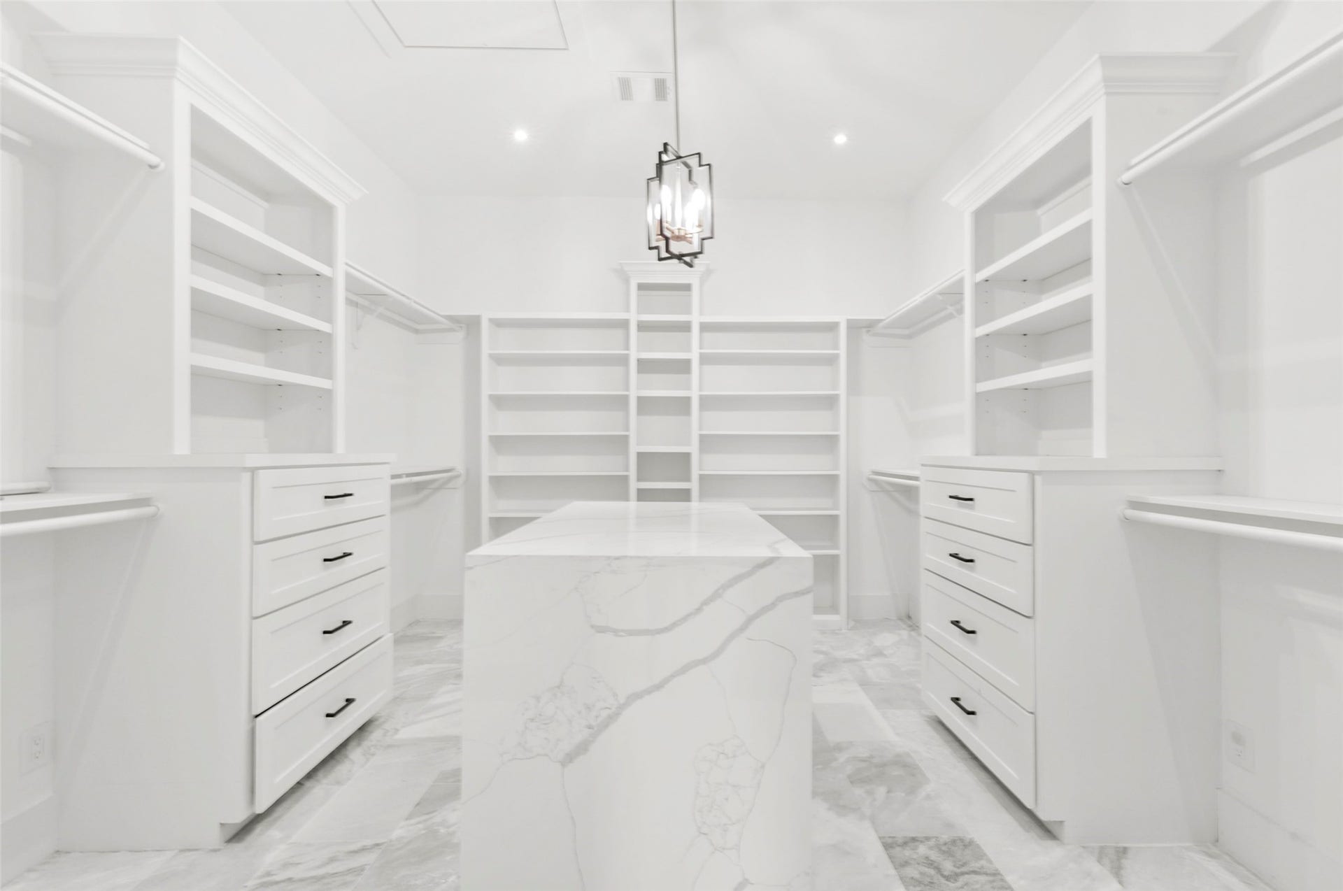2703 Tannehill Drive, Houston, TX 77008 2703 Tannehill Drive, Houston, TX 77008