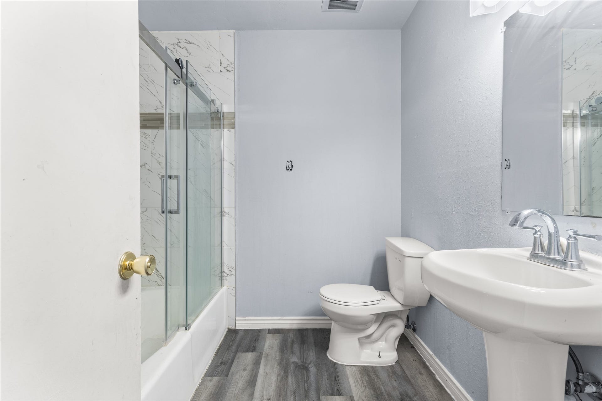 8238 Fondren Road, #8238, Houston, TX 77074 Upstairs bathroom