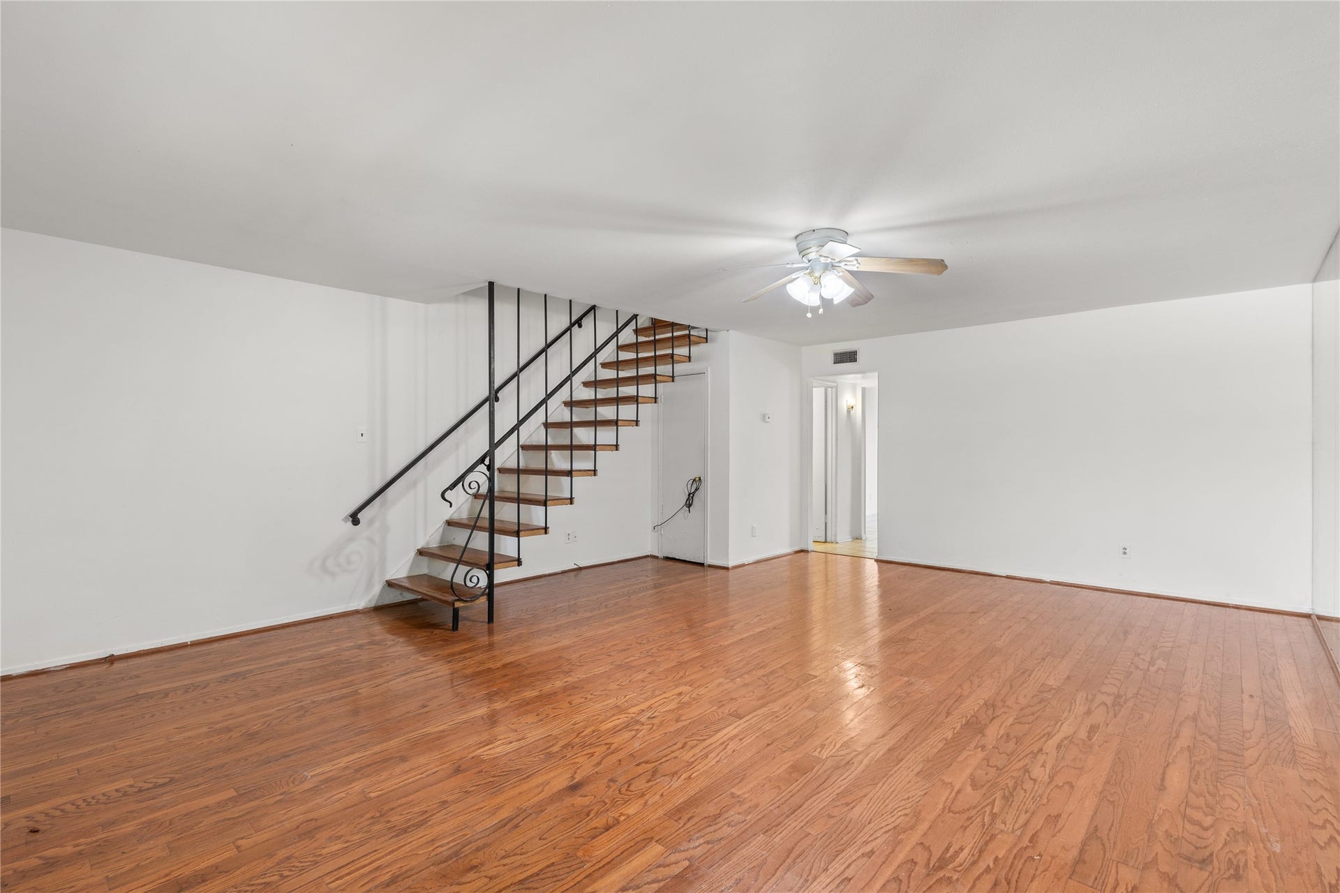 8238 Fondren Road, #8238, Houston, TX 77074 Living area, first floor