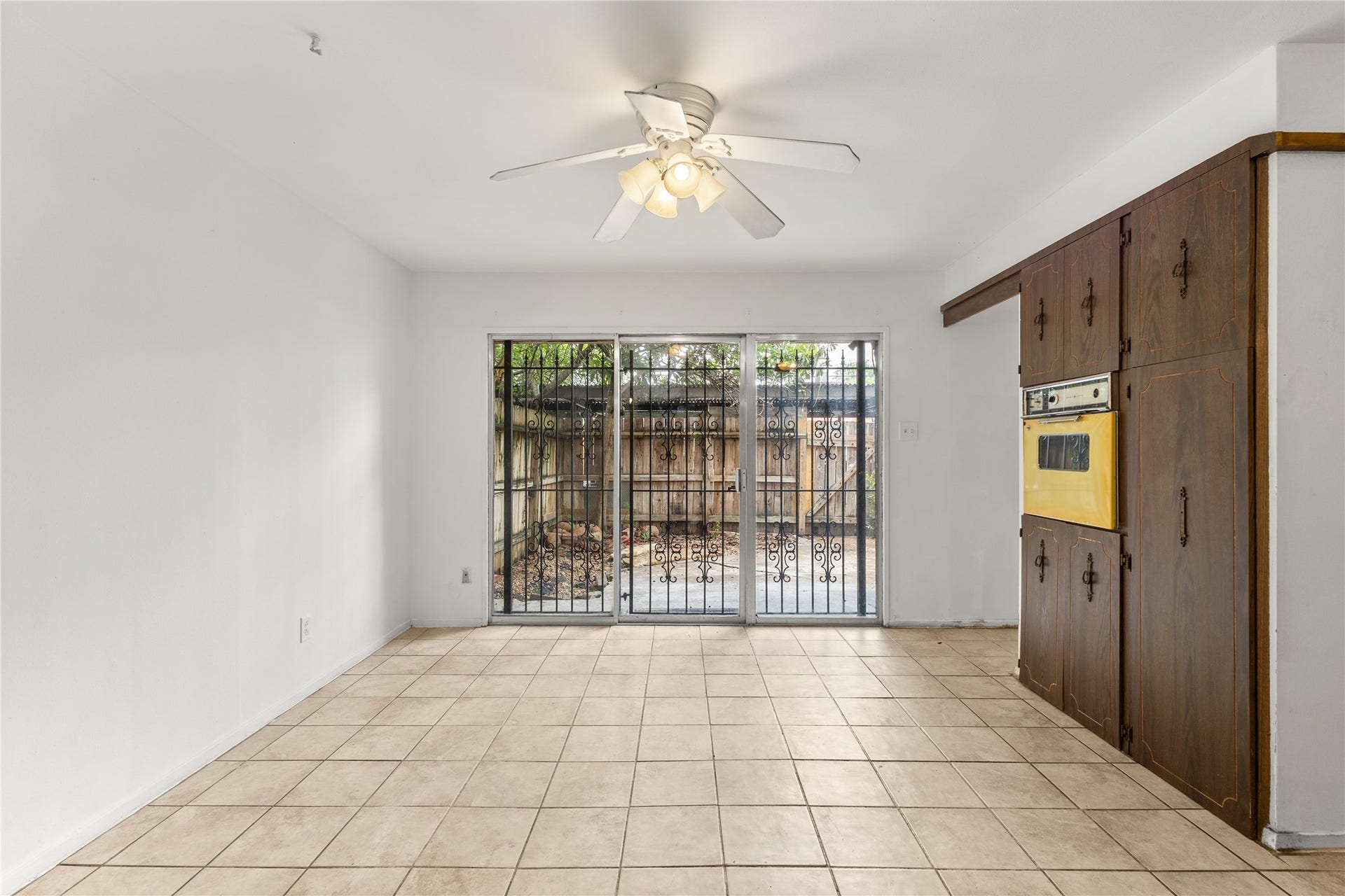 8238 Fondren Road, #8238, Houston, TX 77074 eating area kitchen combo