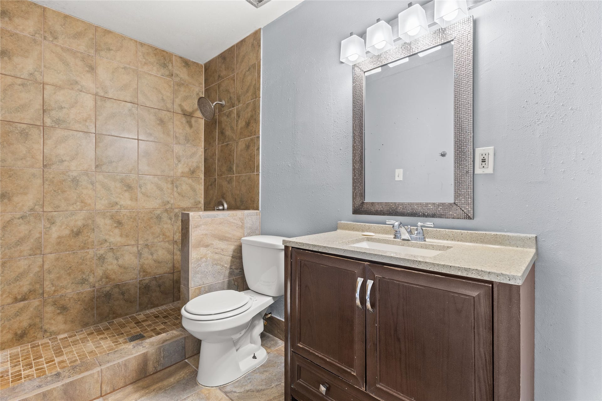 8238 Fondren Road, #8238, Houston, TX 77074 Primary Bathroom