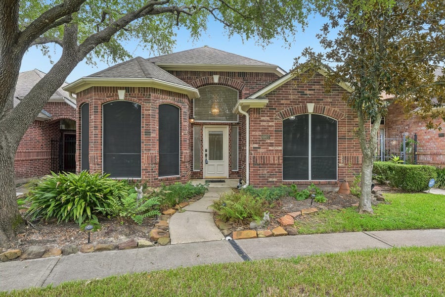Property photo for 6807 Tournament Drive, Houston, TX