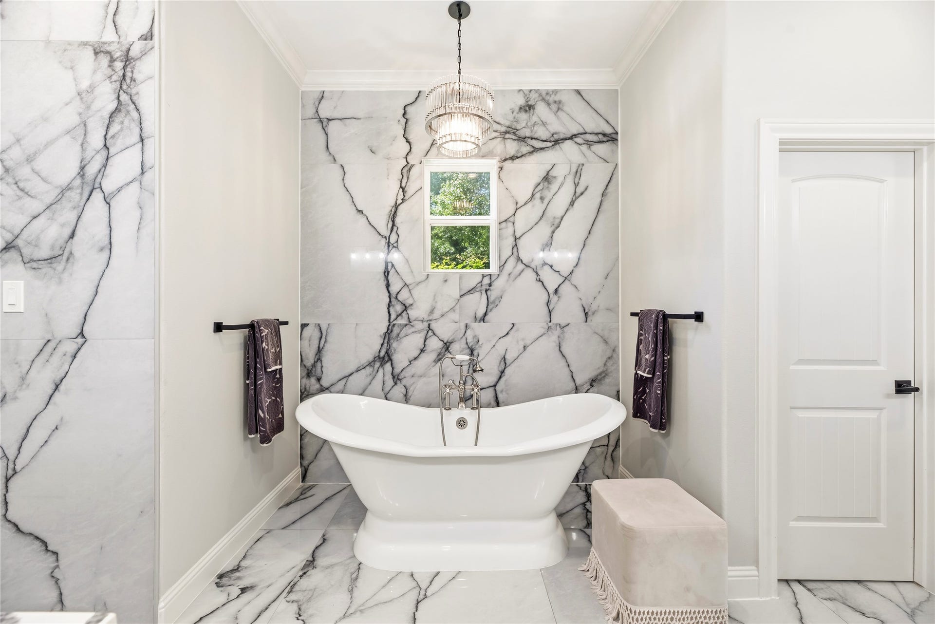 29899 Equestrian Drive, Waller, TX 77484 Primary Bath Soaking Tub