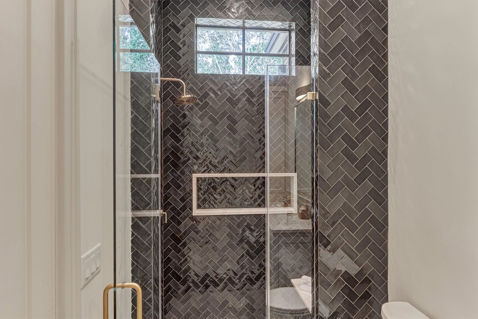 4800 Hawk Canyon Court, Montgomery, TX 77316 Beautifully appointed ensuite bath showcasing it's beautiful tilework, elegant glass enclosed shower and refined finishes throughout.