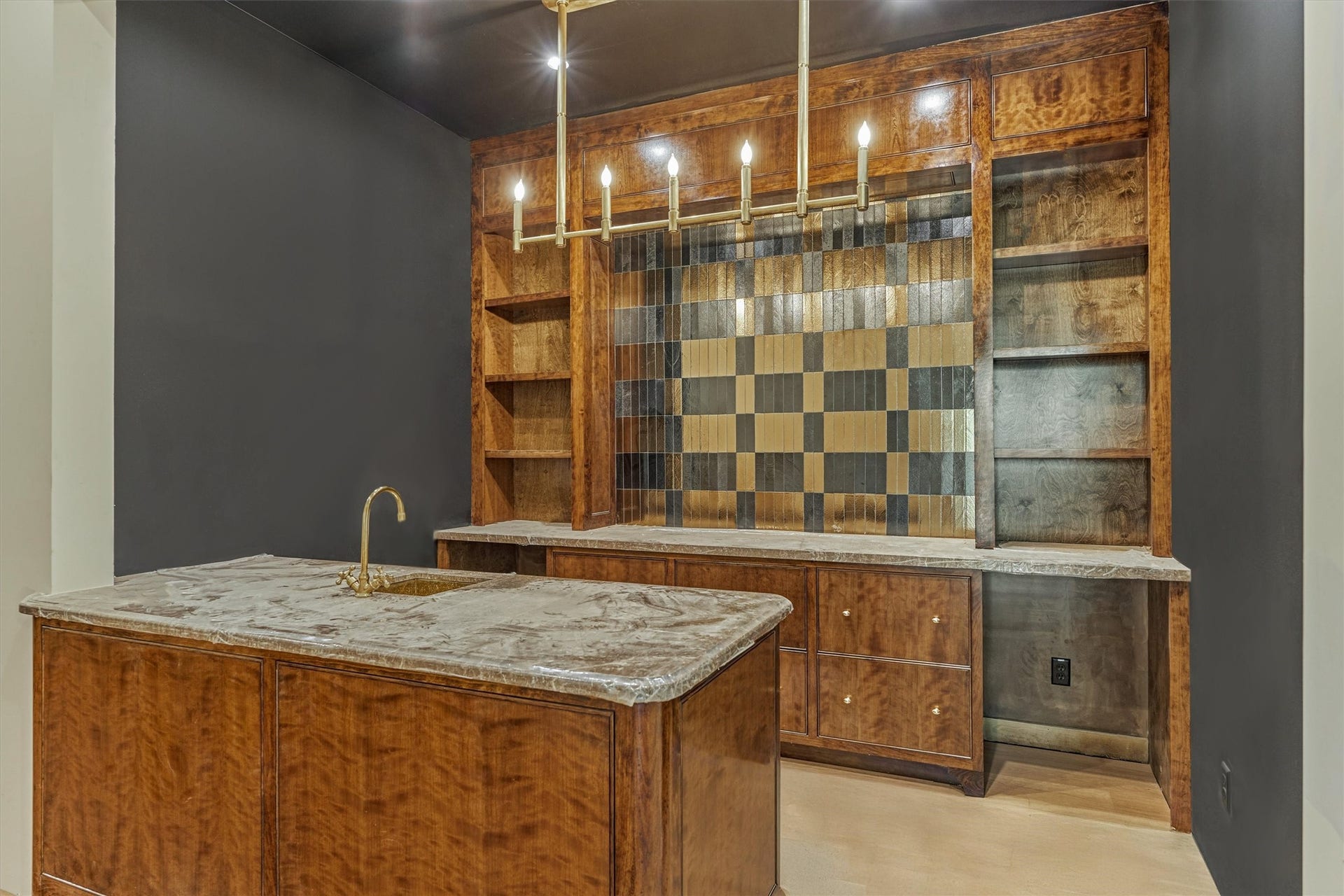 4800 Hawk Canyon Court, Montgomery, TX 77316 A sophisticated, dedicated wet bar featuring exquisite cabinetry, positioned for effortless entertaining and refined gatherings.