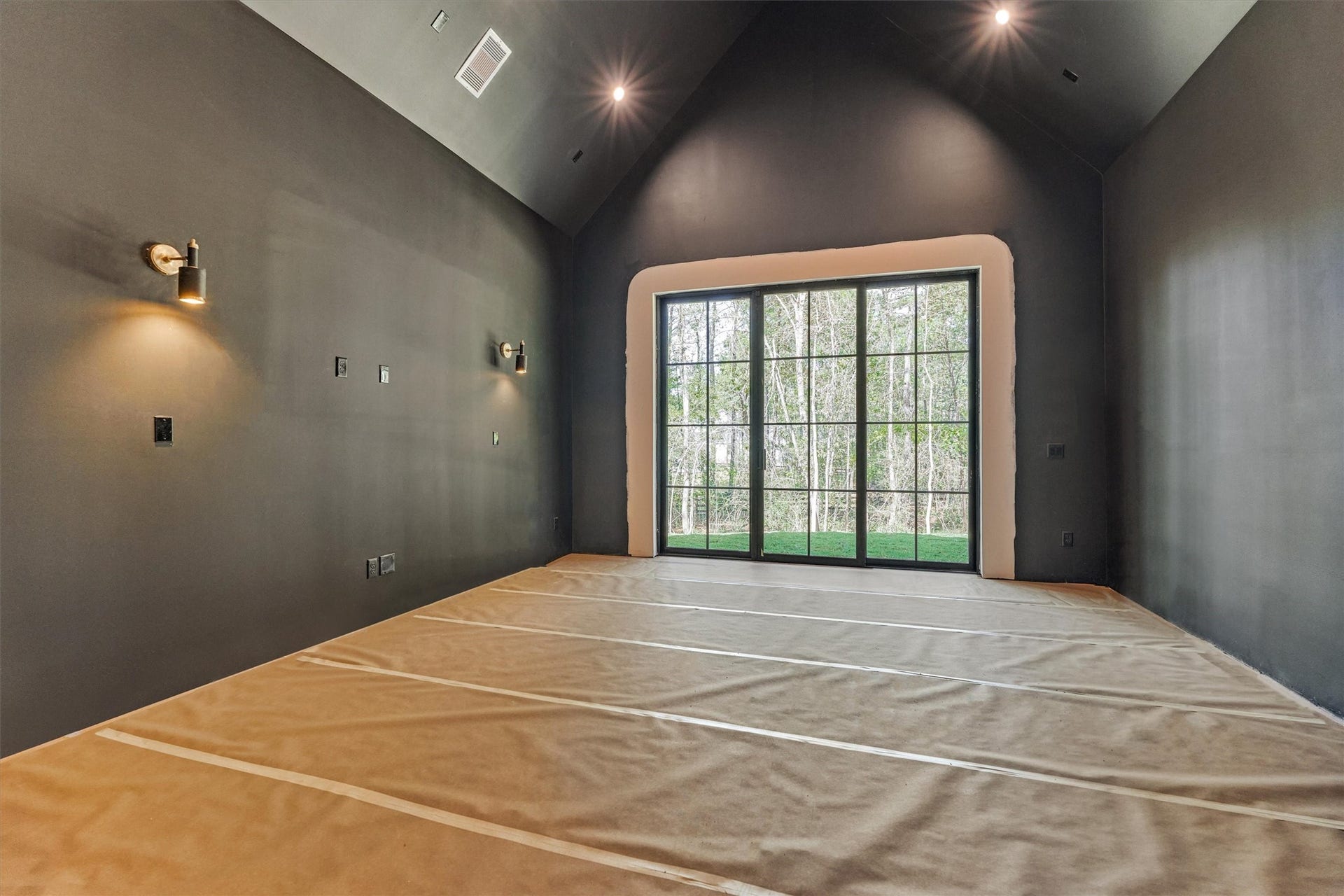 4800 Hawk Canyon Court, Montgomery, TX 77316 An expansive game room designed for elevated entertainment, complemented by beautiful views of the backyard.