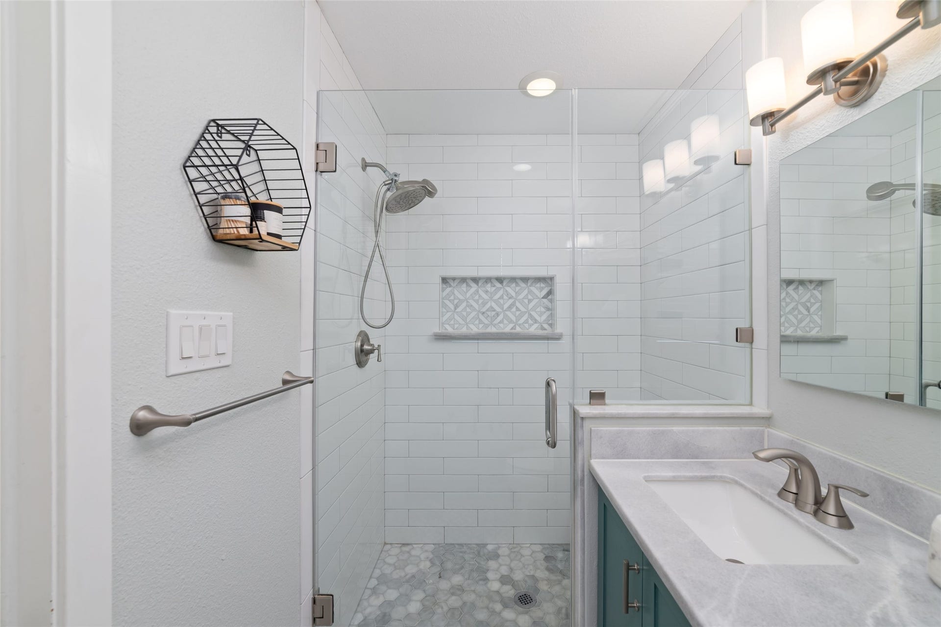 2127 Lazybrook Drive, Houston, TX 77008 2127 Lazybrook Drive, Houston, TX 77008