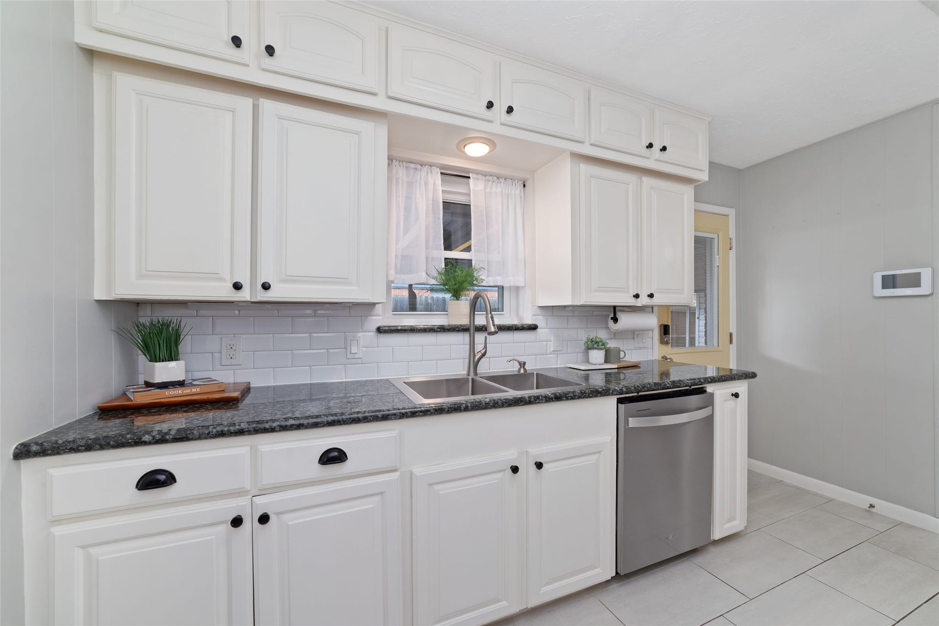 2127 Lazybrook Drive, Houston, TX 77008 2127 Lazybrook Drive, Houston, TX 77008