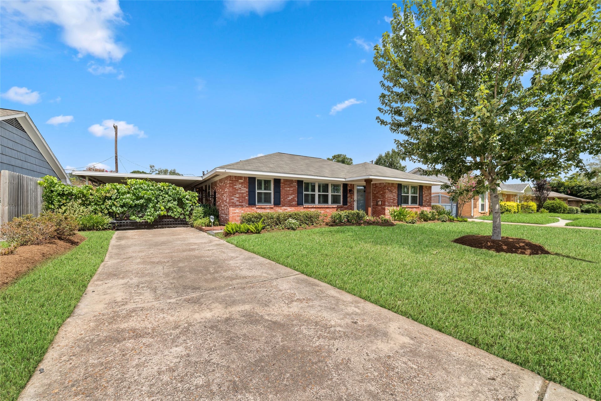 2127 Lazybrook Drive, Houston, TX 77008 2127 Lazybrook Drive, Houston, TX 77008