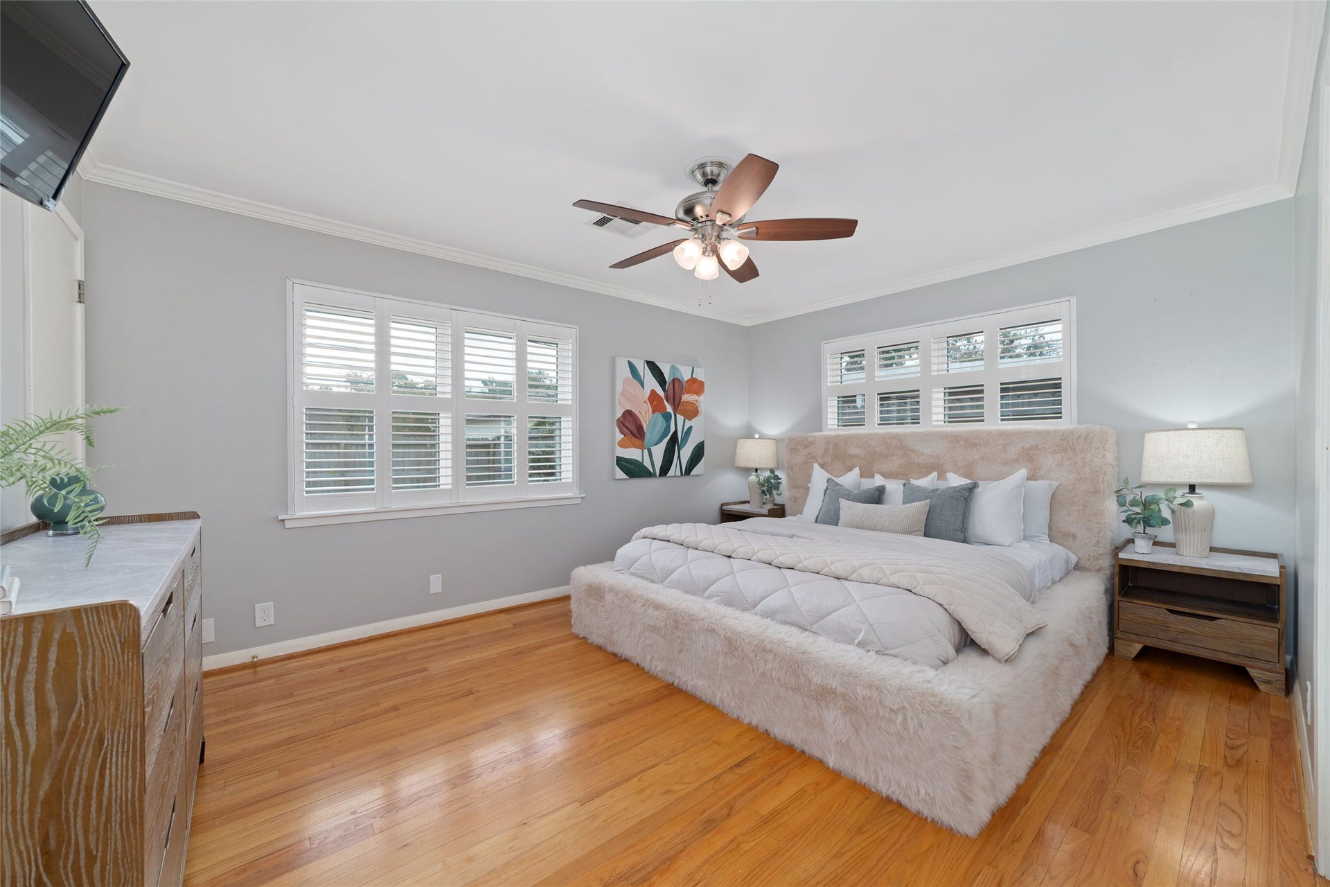 2127 Lazybrook Drive, Houston, TX 77008 Spacious primary suite offers two walk in closets and a remodeled en suite bath