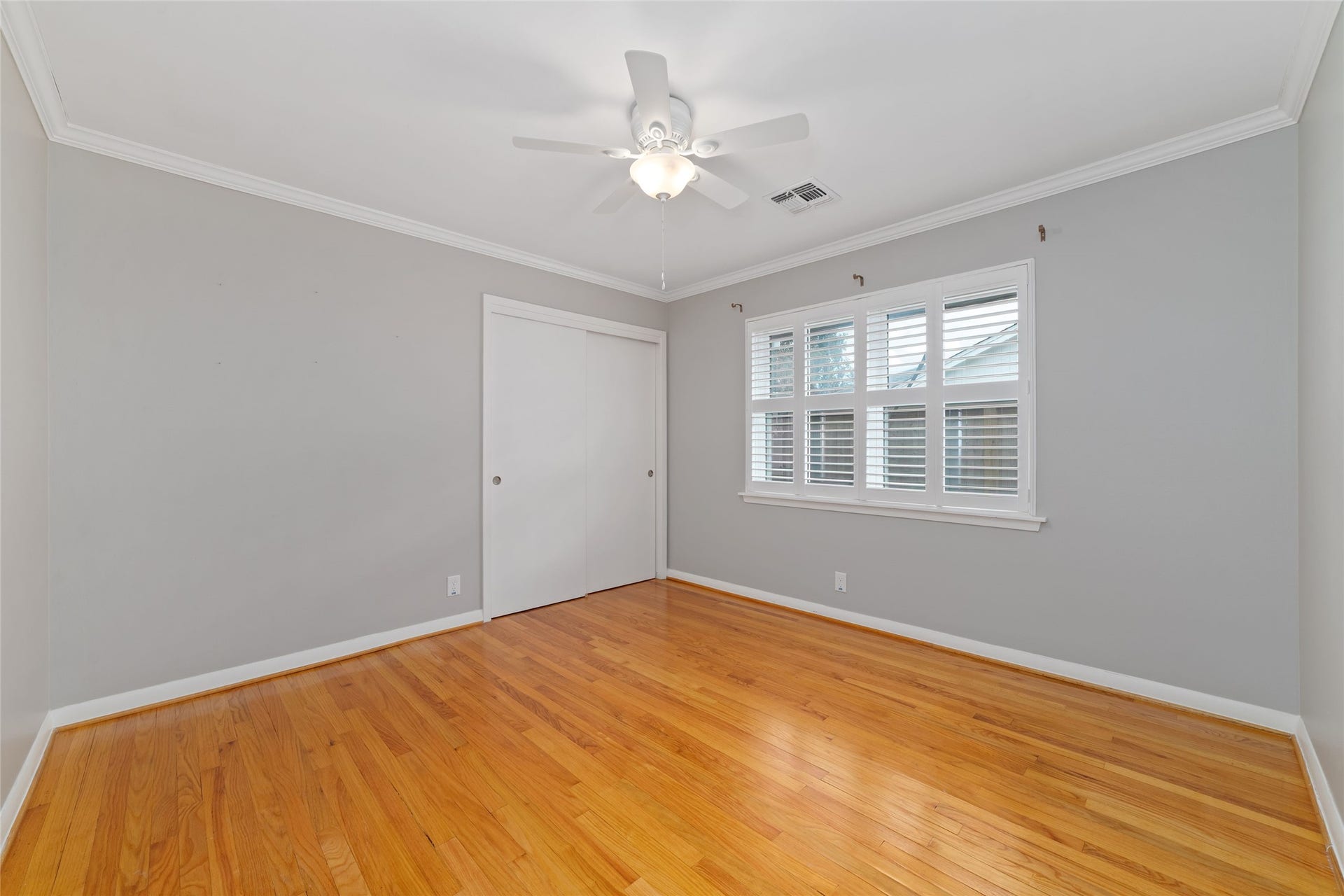 2127 Lazybrook Drive, Houston, TX 77008 Secondary bedroom #1