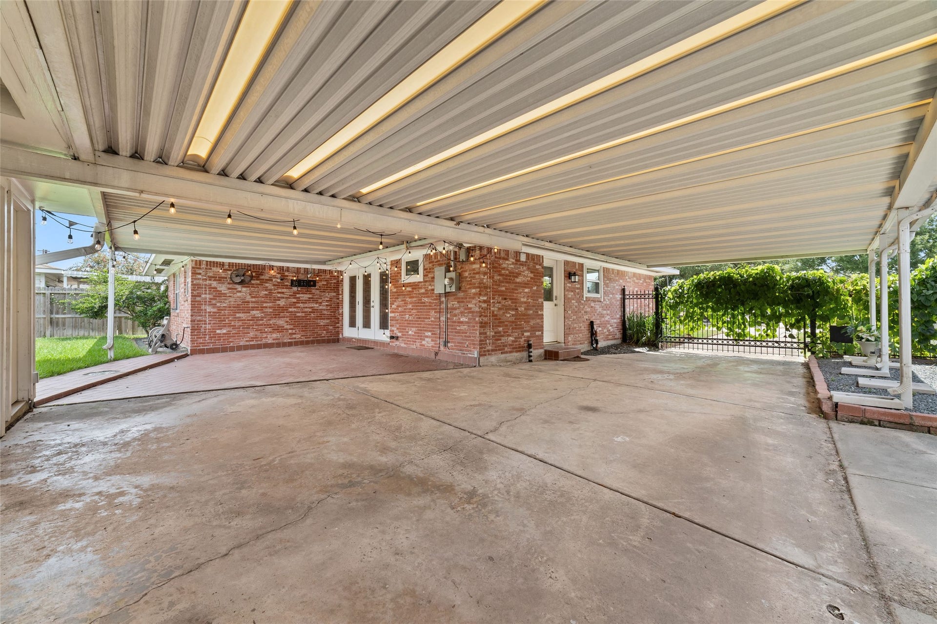 2127 Lazybrook Drive, Houston, TX 77008 A driveway with an automatic gate provides added security and privacy.