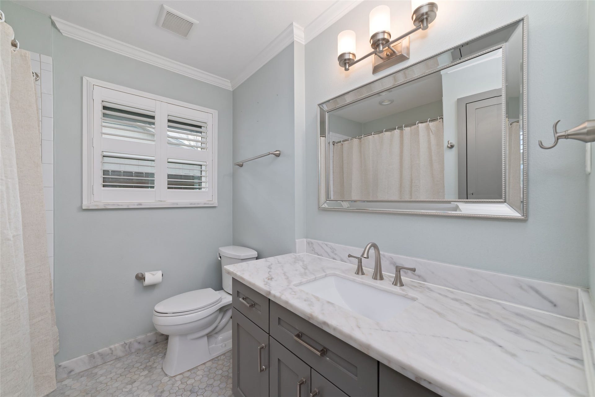 2127 Lazybrook Drive, Houston, TX 77008 The remodeled secondary bath features a tub/shower combination and built-in cabinetry for ample storage.