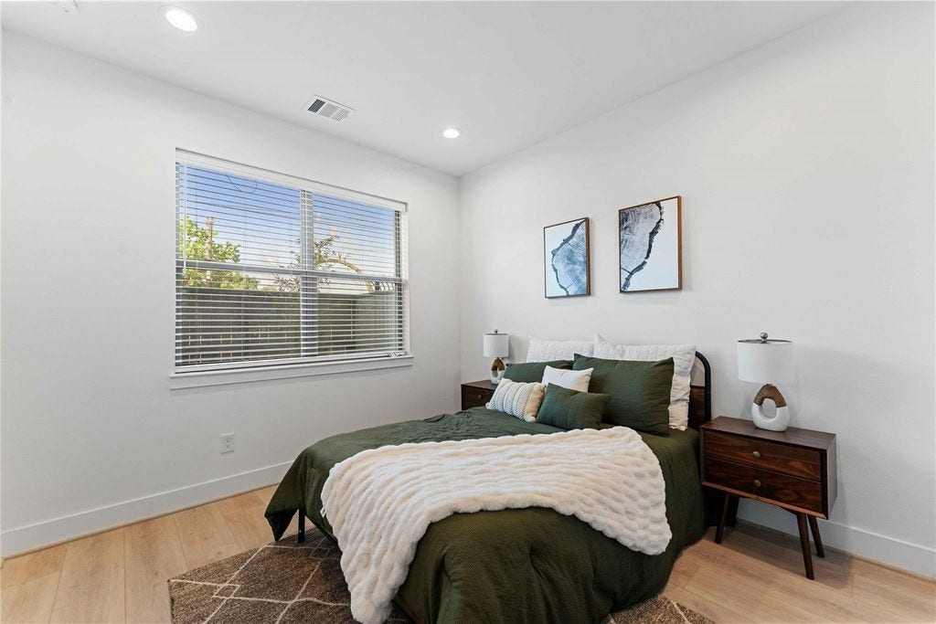 2524 Live Oak Street, Houston, TX 77004 First floor bedroom