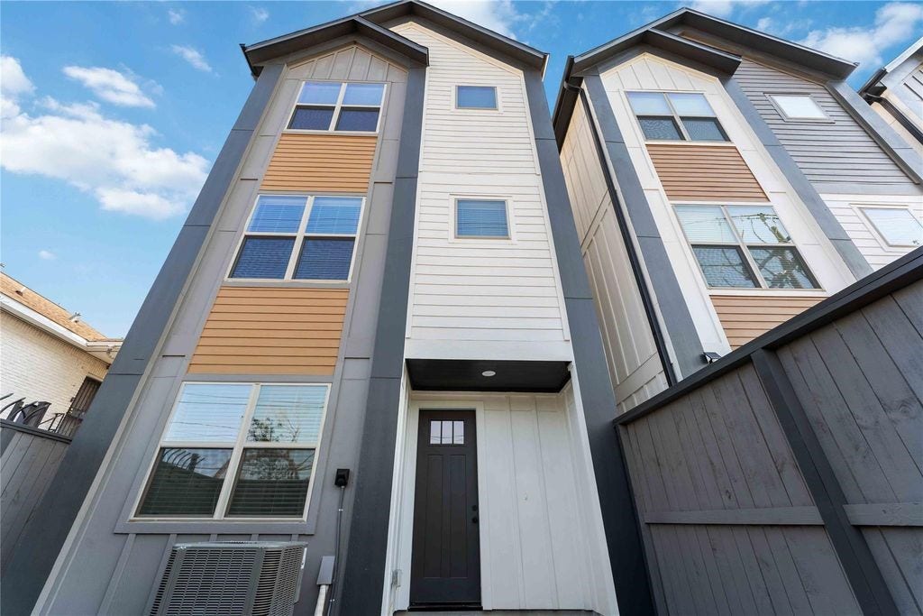 2524 Live Oak Street, Houston, TX 77004 Front view