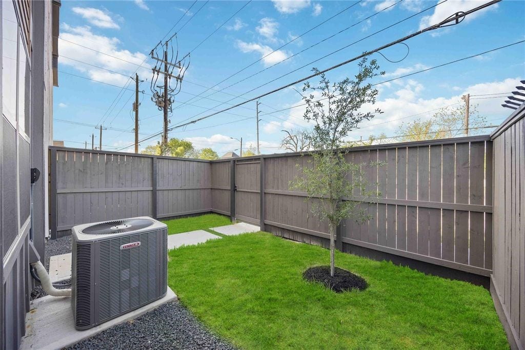 2524 Live Oak Street, Houston, TX 77004 2524 Live Oak Street, Houston, TX 77004