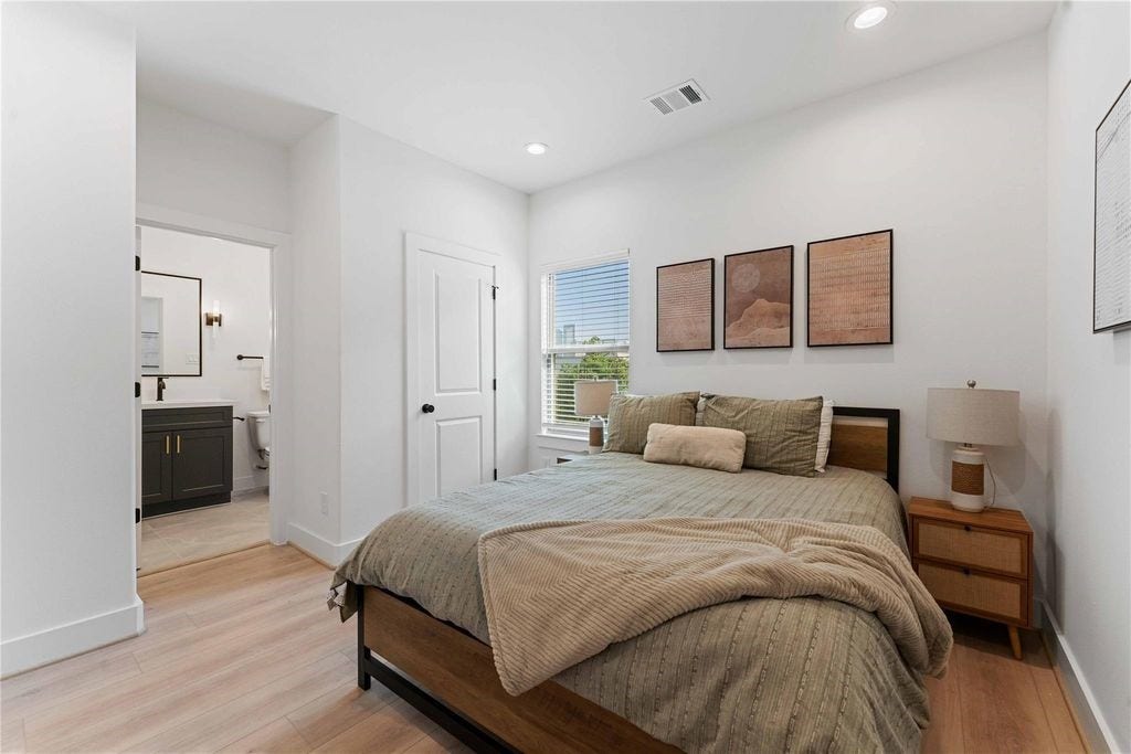 2524 Live Oak Street, Houston, TX 77004 Bedroom on 3rd floor